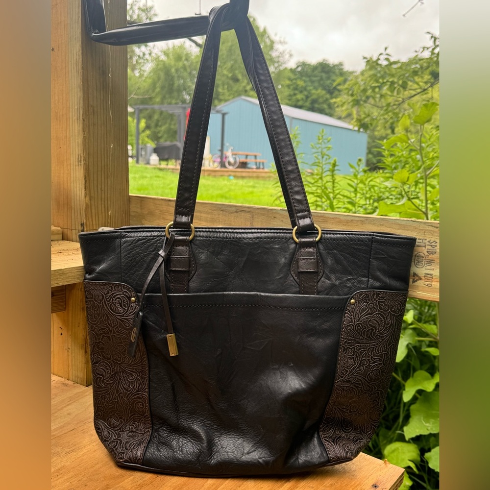 Giani Bernini 2 Tone Leather Shoulder Tote